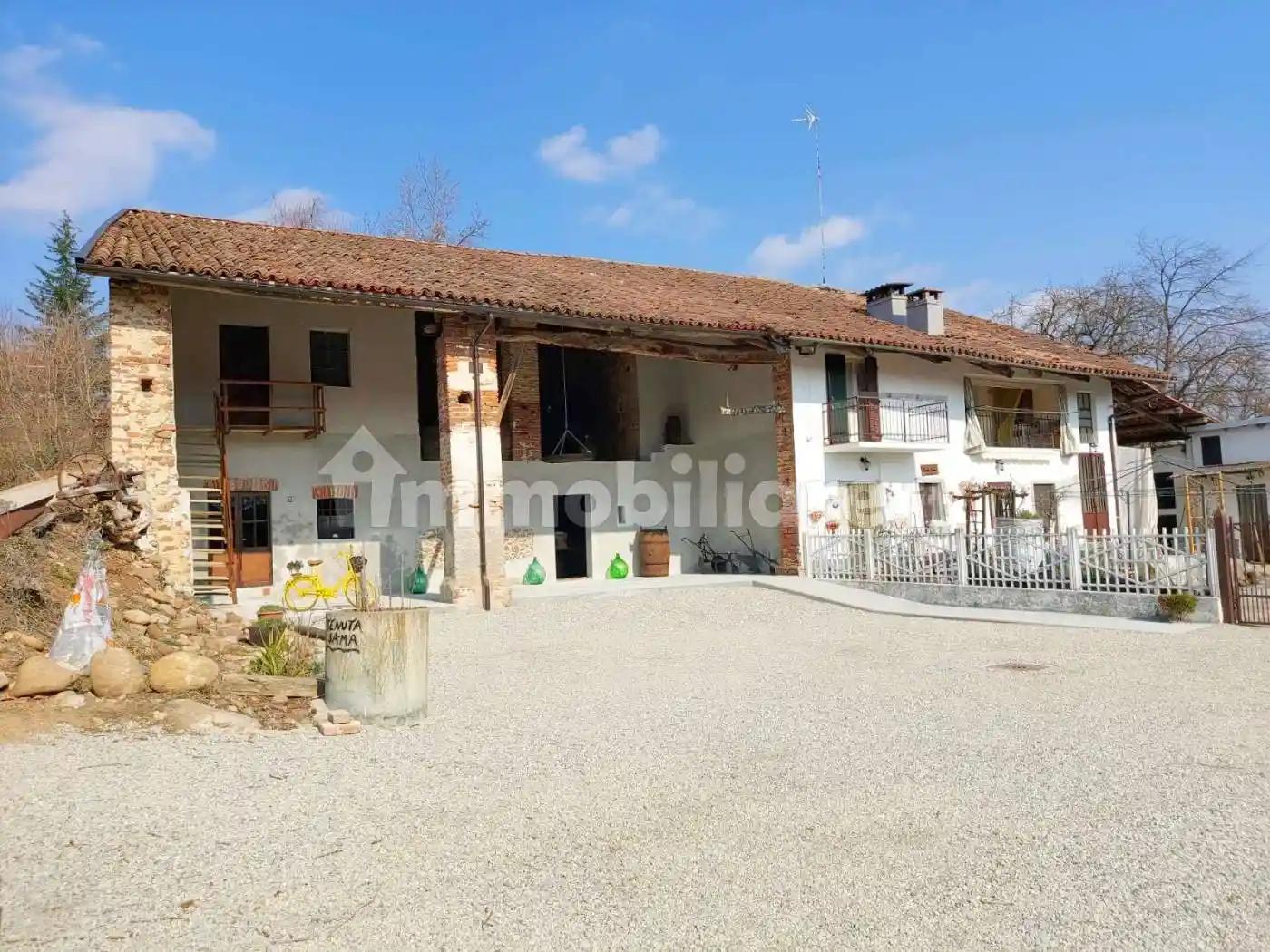 Rustico - Casale in vendita a Carrù
