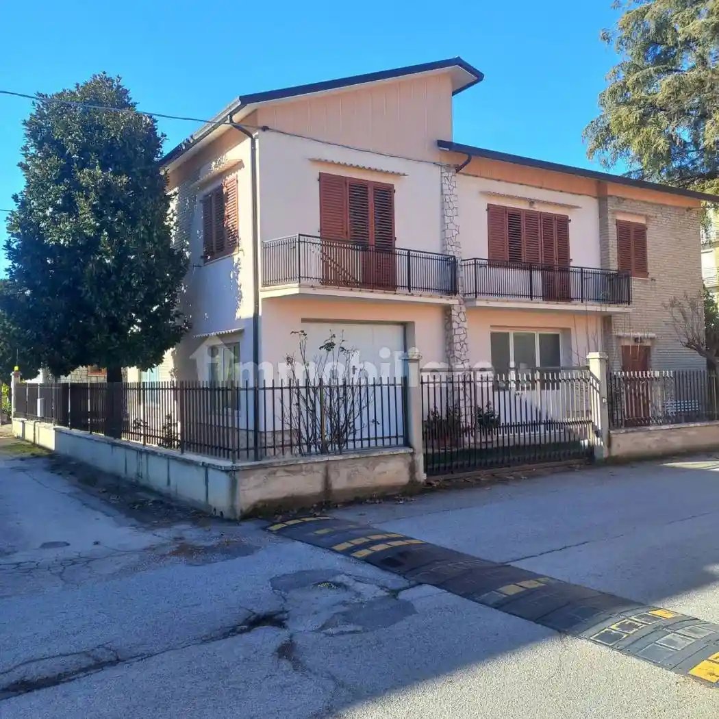 Casa indipendente in vendita a Falerone