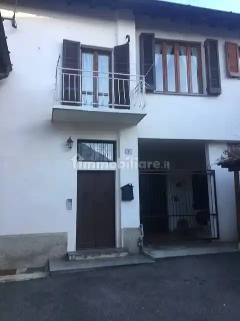 Casa indipendente in vendita a Montano Lucino