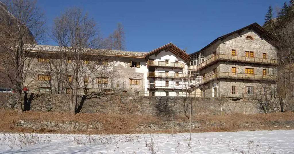 Palazzo - Edificio in vendita a Gressoney-Saint-Jean
