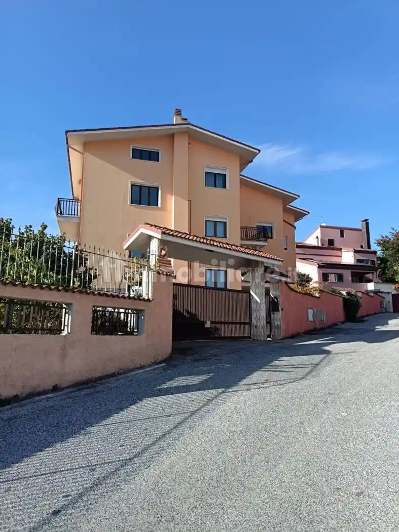 Villa plurifamiliare via Francesco Savini 3, Torretta - Torrione, L'Aquila - foto 2