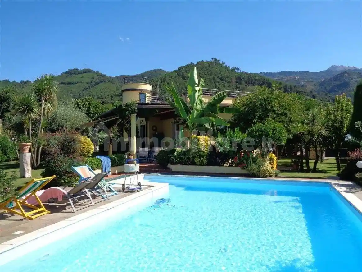 Villa in vendita a Montignoso