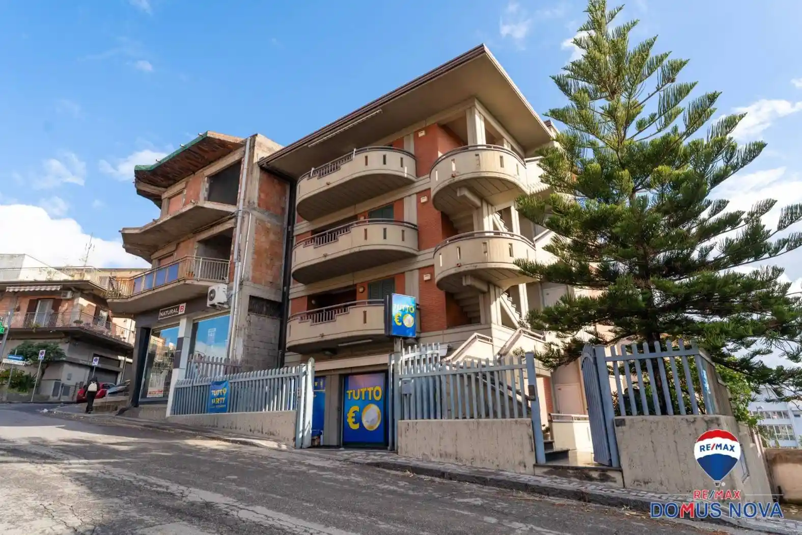 Palazzo - Edificio in vendita a Adrano