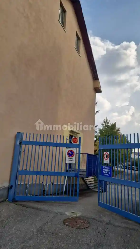 Palazzo - Edificio in Affitto - foto 2