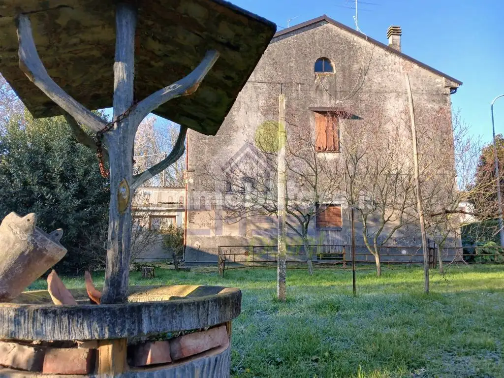 Casa indipendente in vendita a Rivarolo del Re ed Uniti