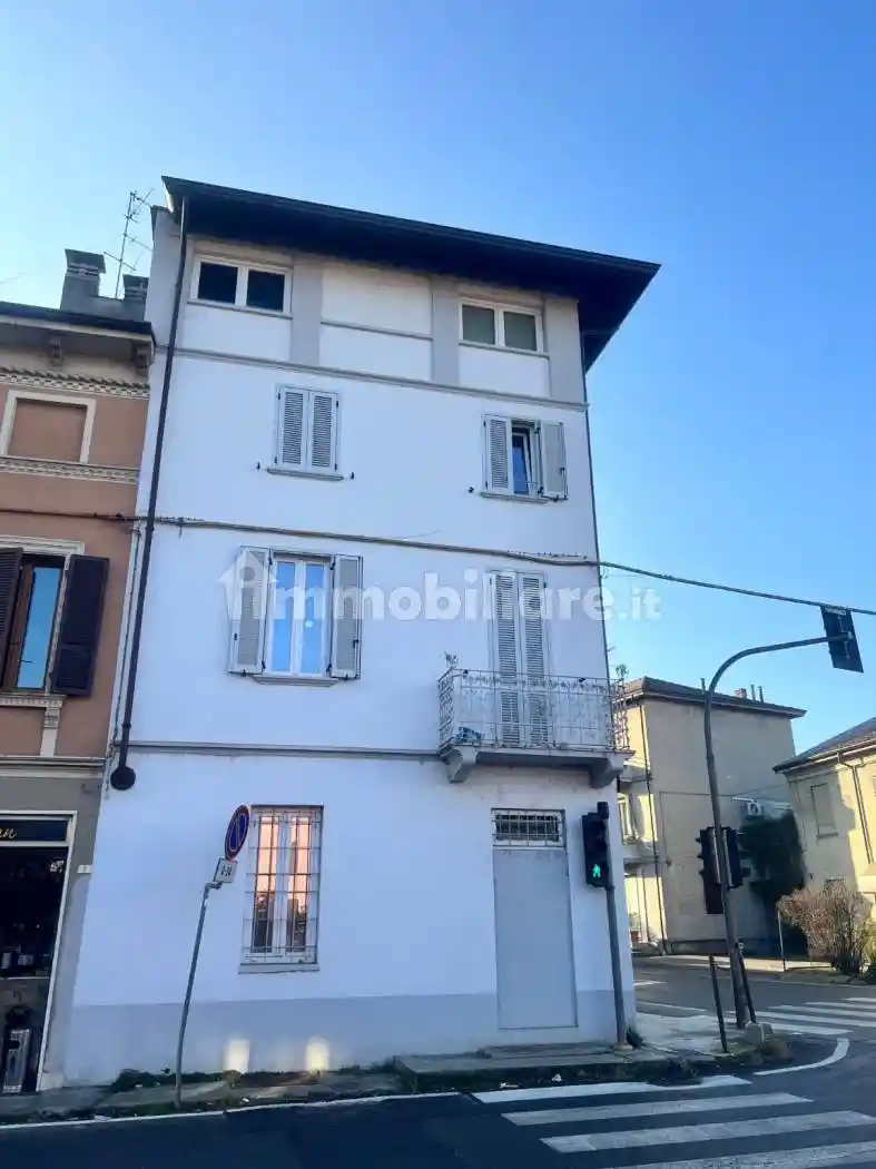 Palazzo - Edificio in vendita a San Giorgio Piacentino