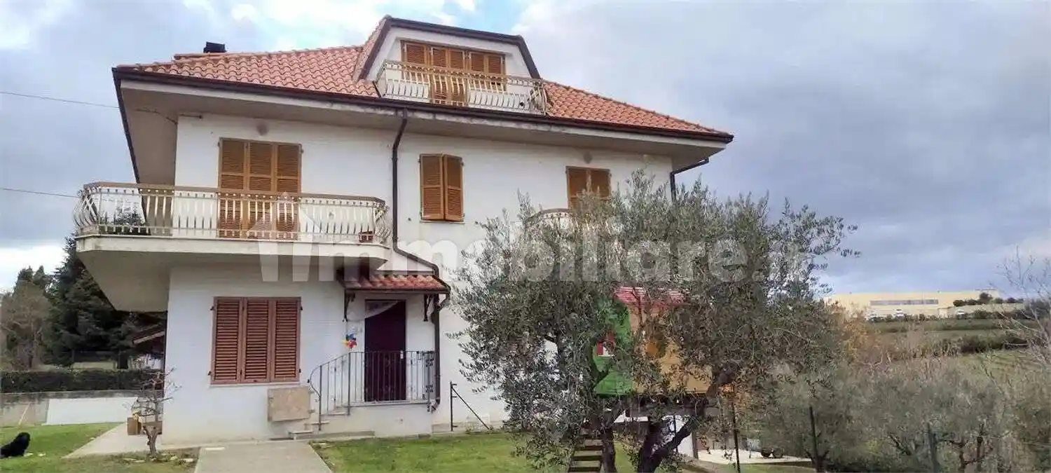 Villa in vendita a Ortezzano