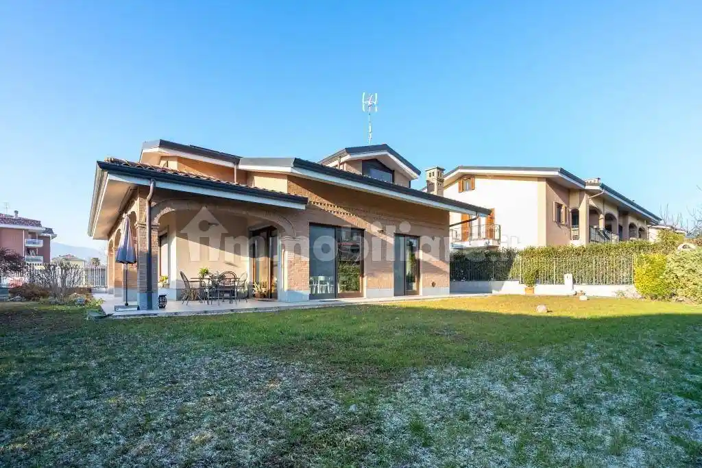 Villa in vendita a Robassomero