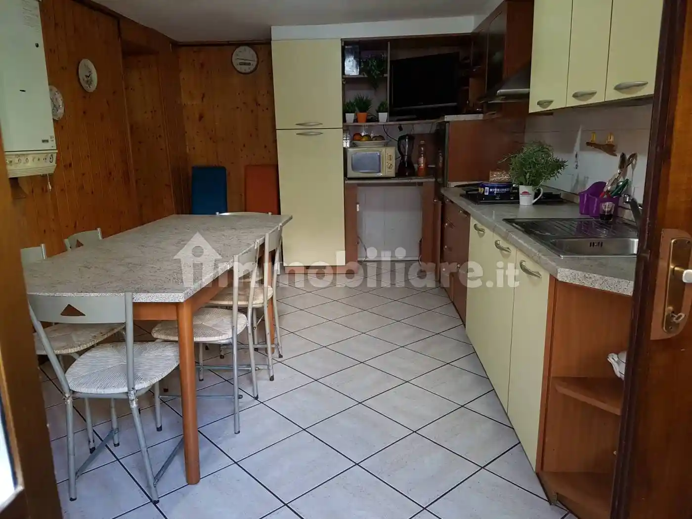 Appartamento in vendita a Casalzuigno