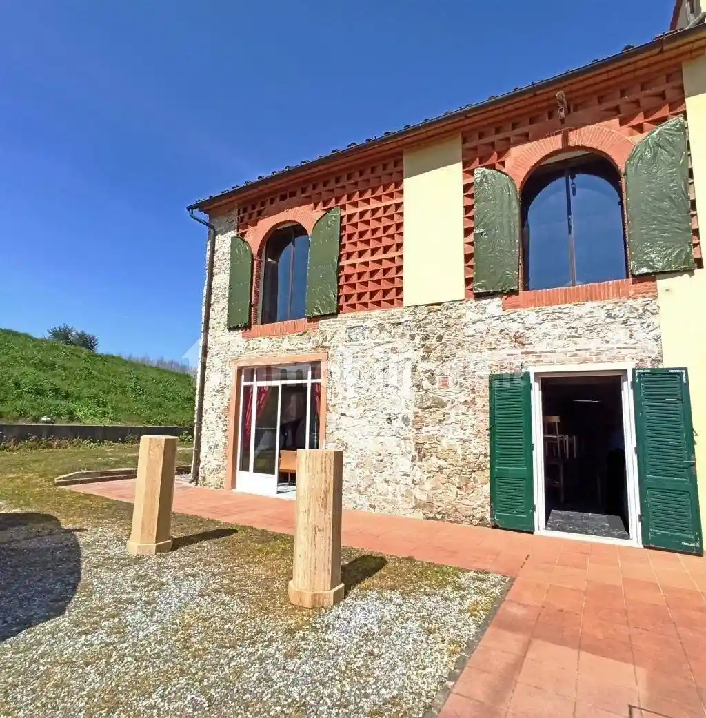 Rustico - Casale in vendita a Lucca