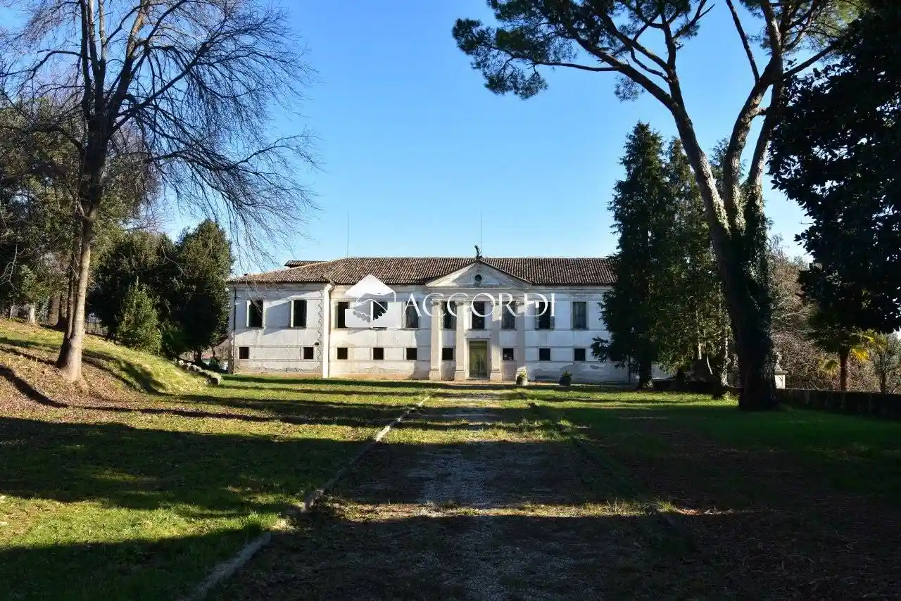 Palazzo - Edificio in vendita a Conegliano