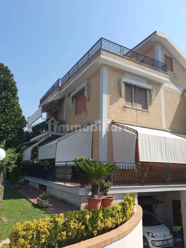 Villa in vendita a Nettuno