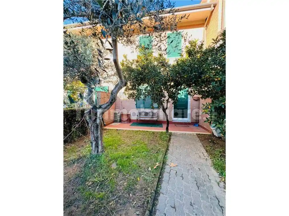 Villetta a schiera in vendita a Massa