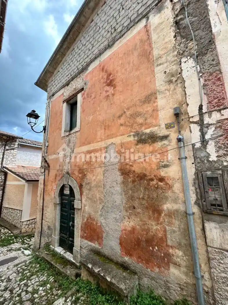 Palazzo - Edificio in vendita a Castellafiume