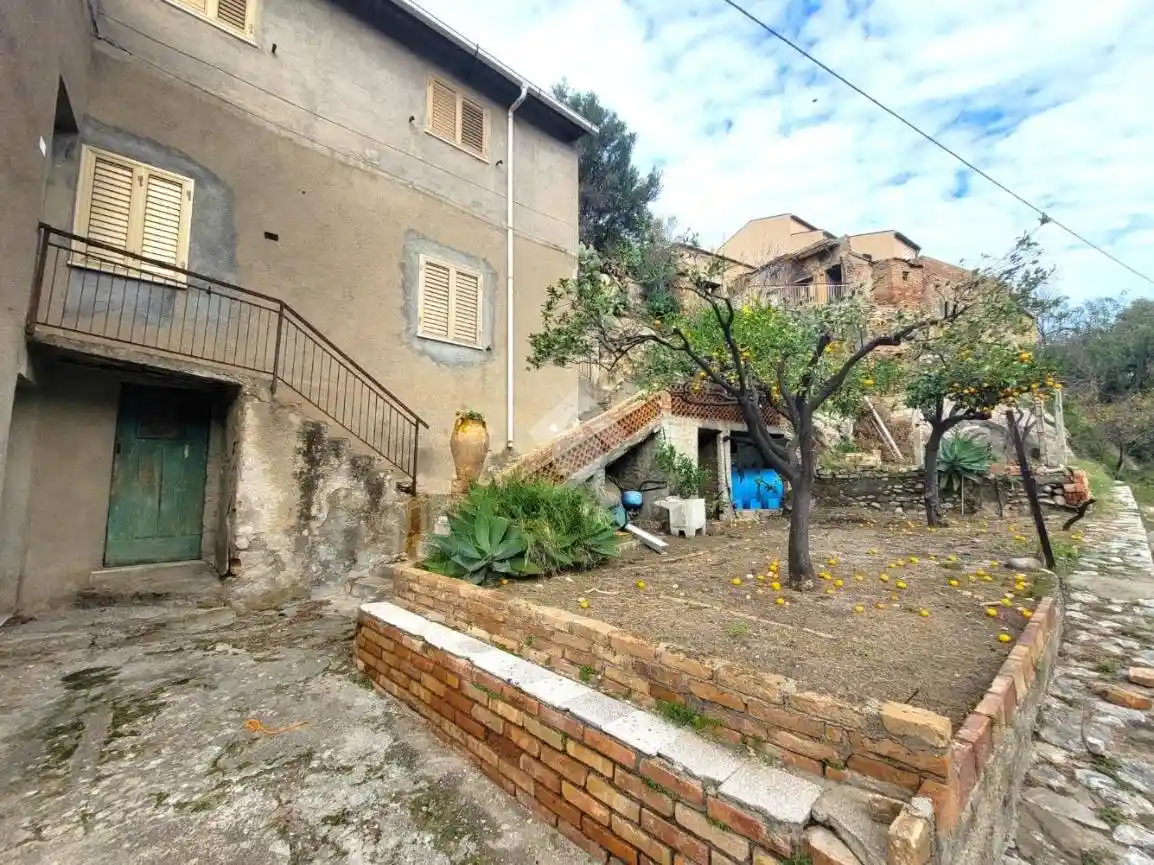 Palazzo - Edificio in vendita a Motta San Giovanni