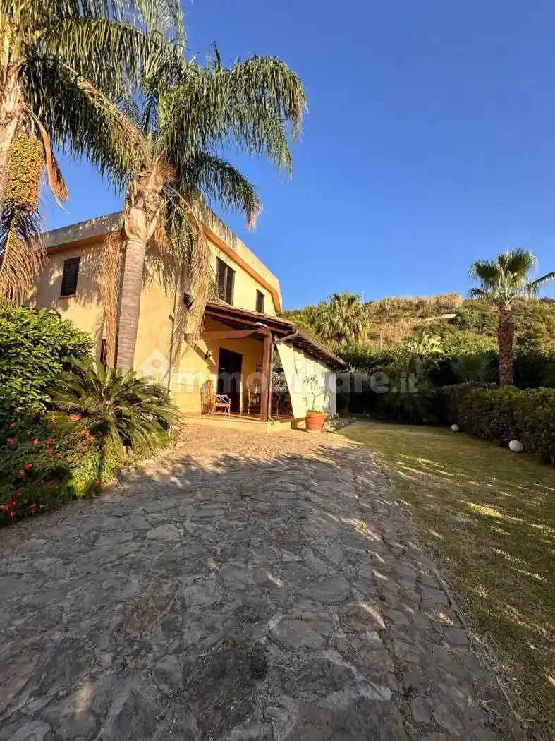 Villa in vendita a Campofelice di Roccella
