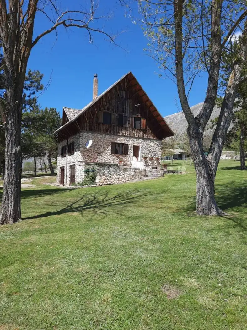 Villa in vendita a Massa d'Albe