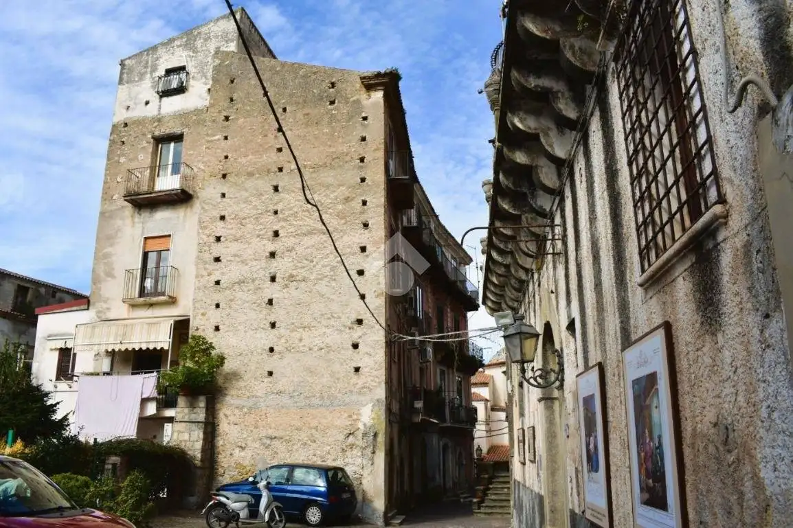 Appartamento in vendita a Paola