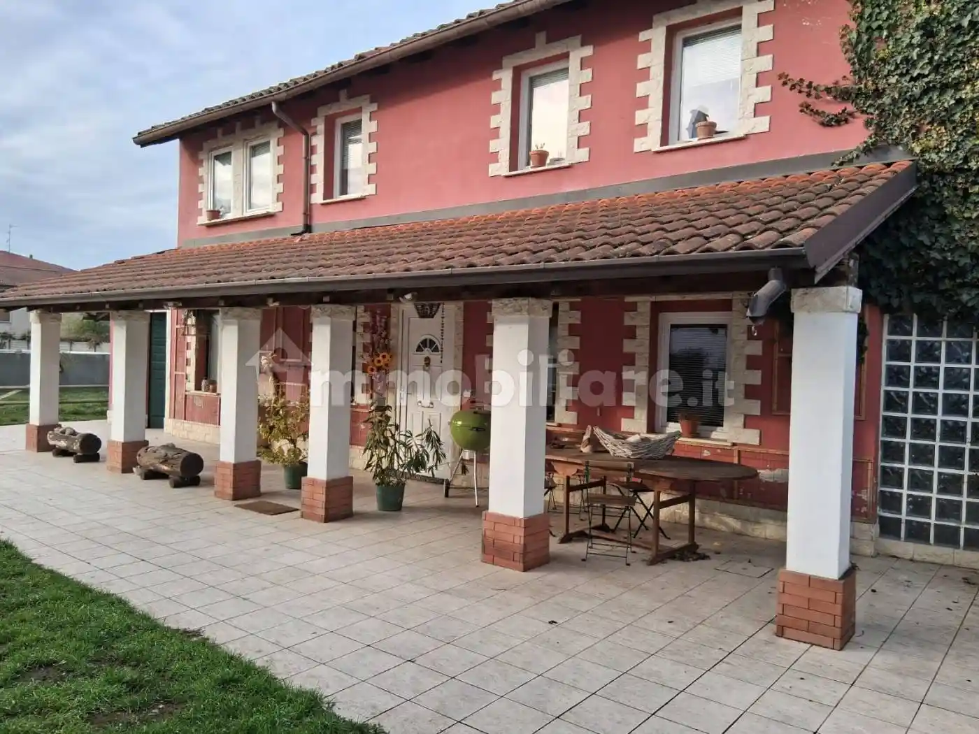 Villa in vendita a Suardi