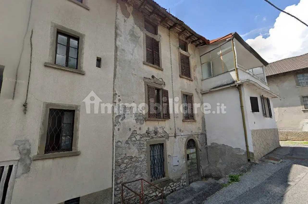 Casa indipendente in asta a Corna Imagna