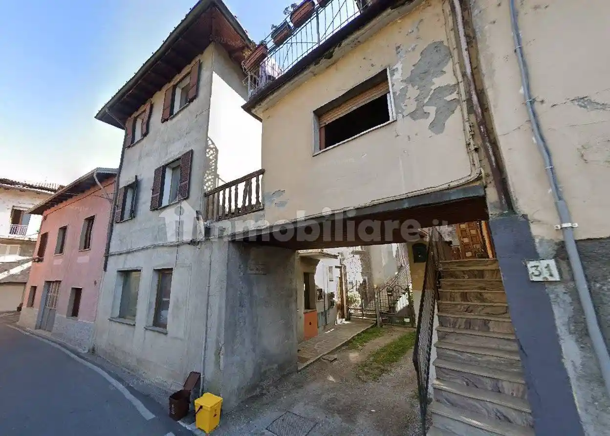 Palazzo - Stabile in vendita a Esine