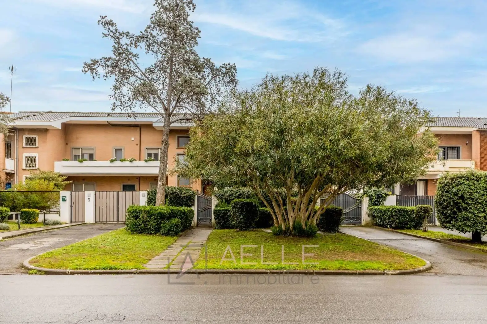 Villa plurifamiliare in vendita a Roma