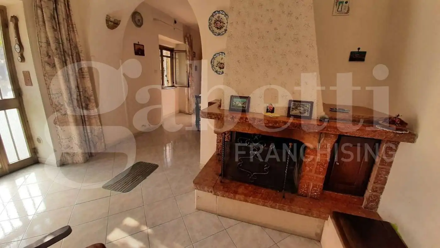 Casa indipendente in vendita a Vairano Patenora