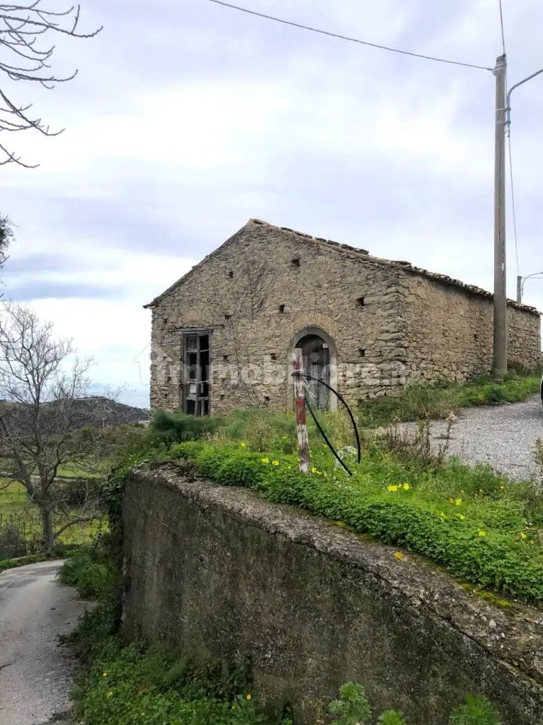 Rustico - Casale in vendita a Basicò