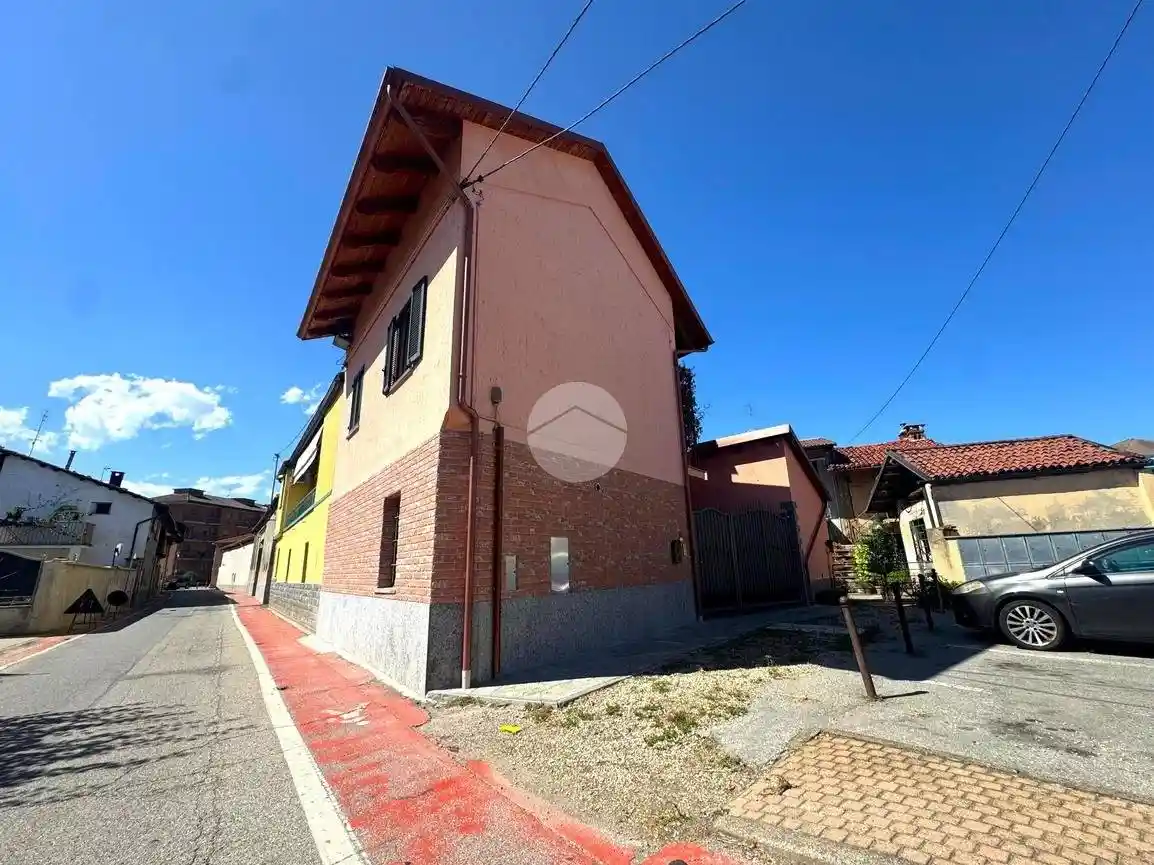 Casa indipendente in vendita a None