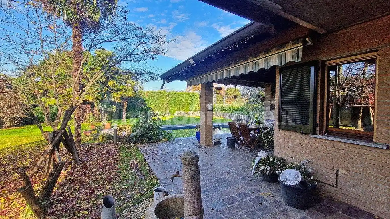 Villa in vendita a Usmate Velate