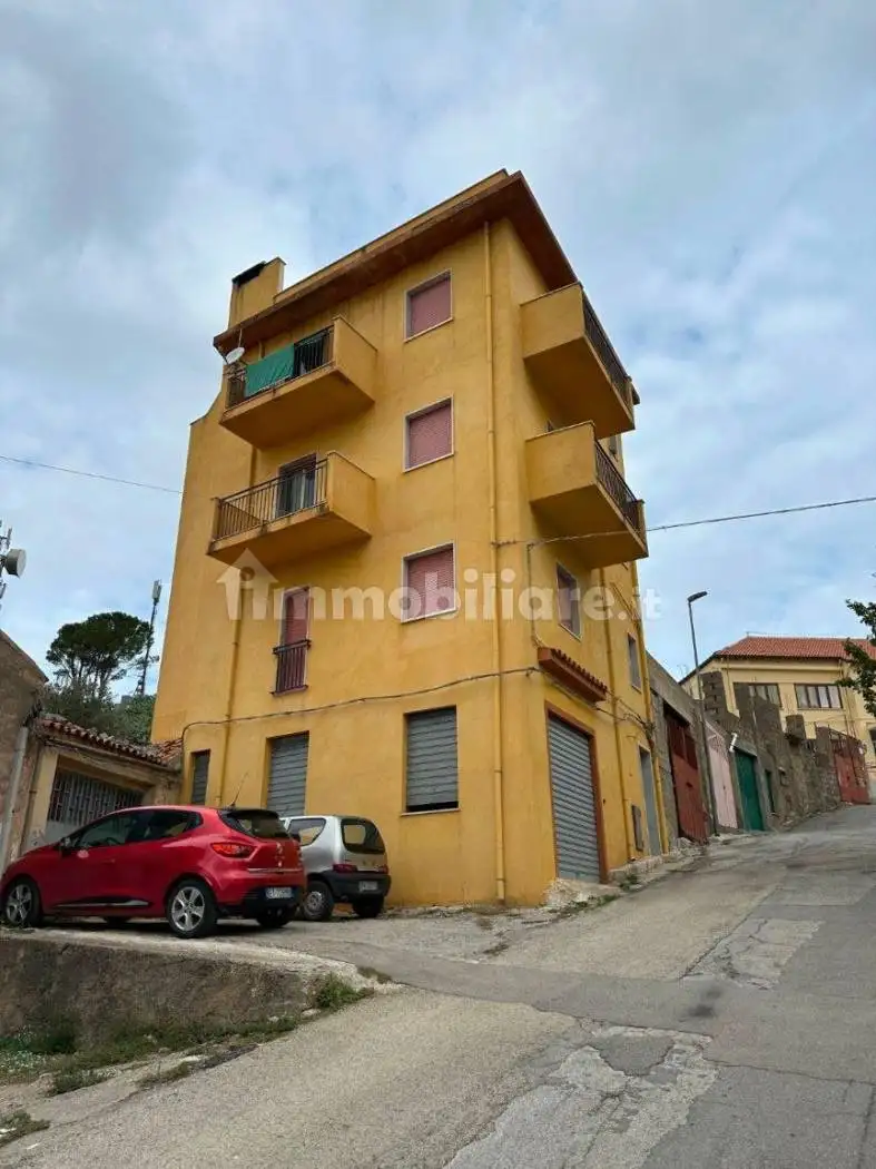 Palazzo - Edificio in vendita a Gratteri