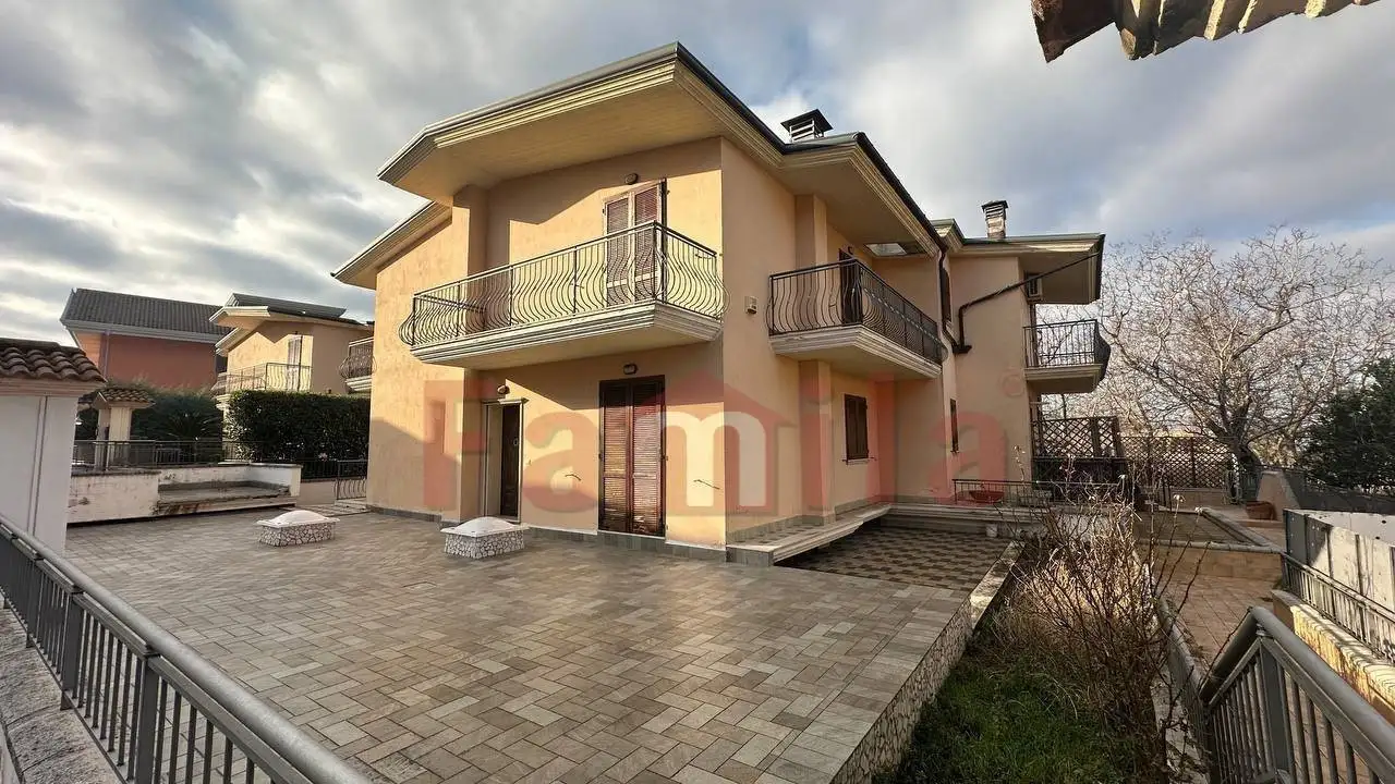 Villa in vendita a Sirignano