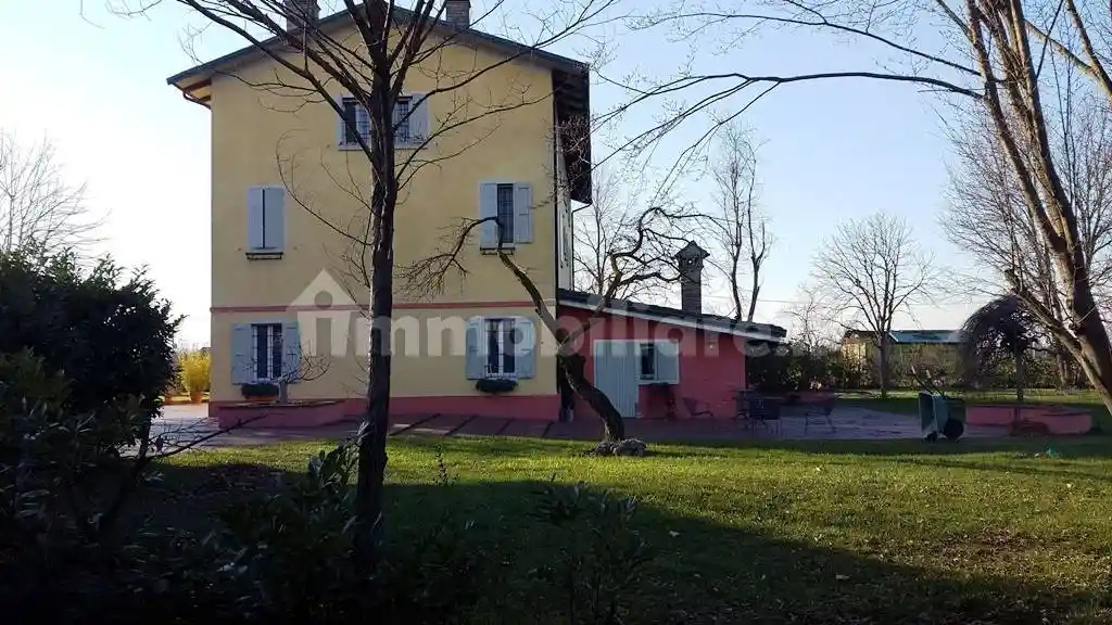 Rustico - Casale in vendita a Modena