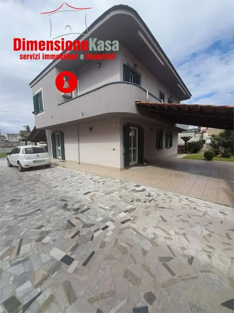 Palazzo - Edificio in vendita a Santa Maria a Vico