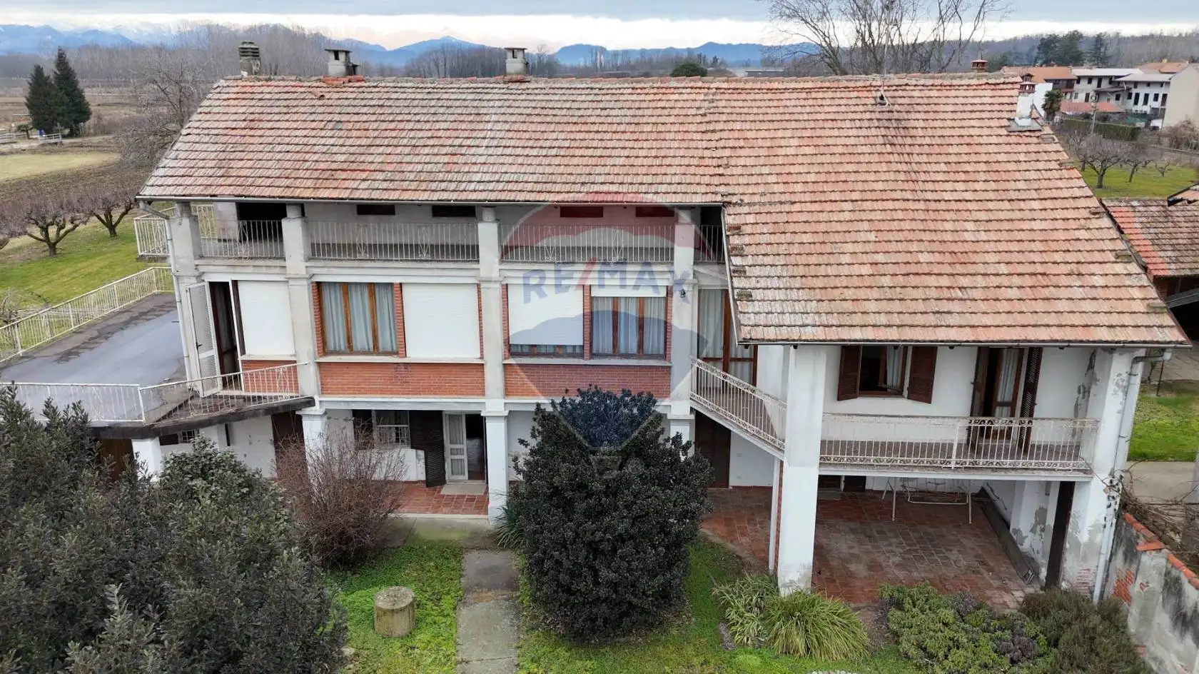 Villa in vendita a Fara Novarese