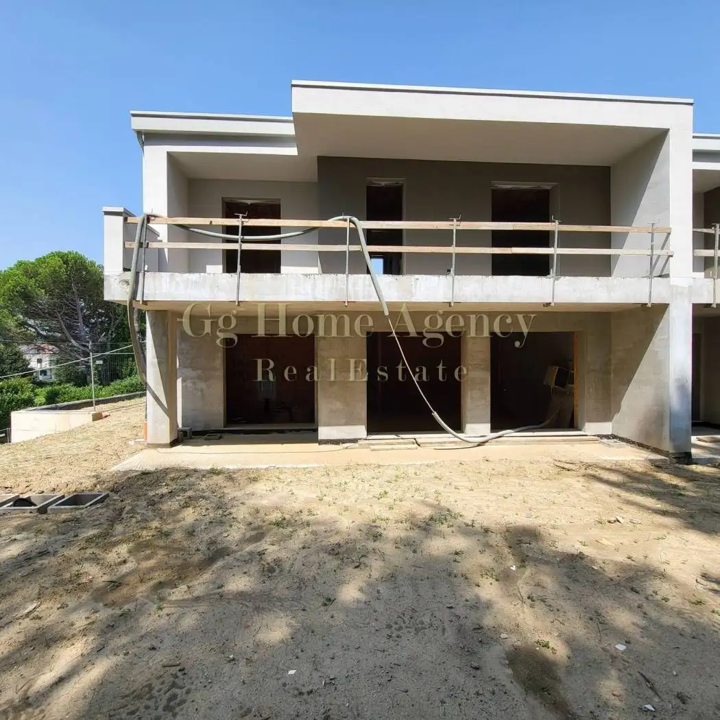 Villa in vendita a Monguzzo