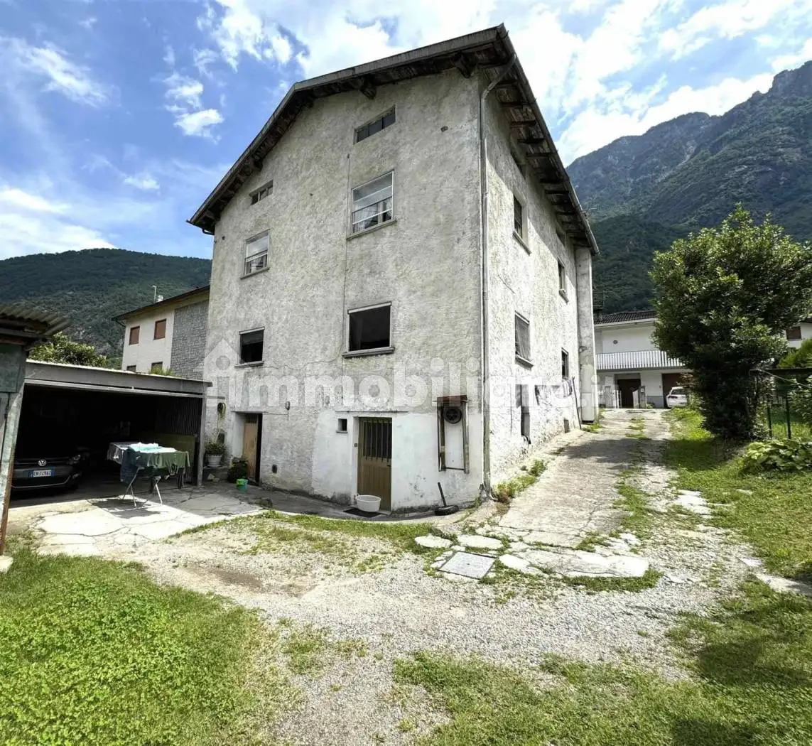 Appartamento in vendita a Prata Camportaccio