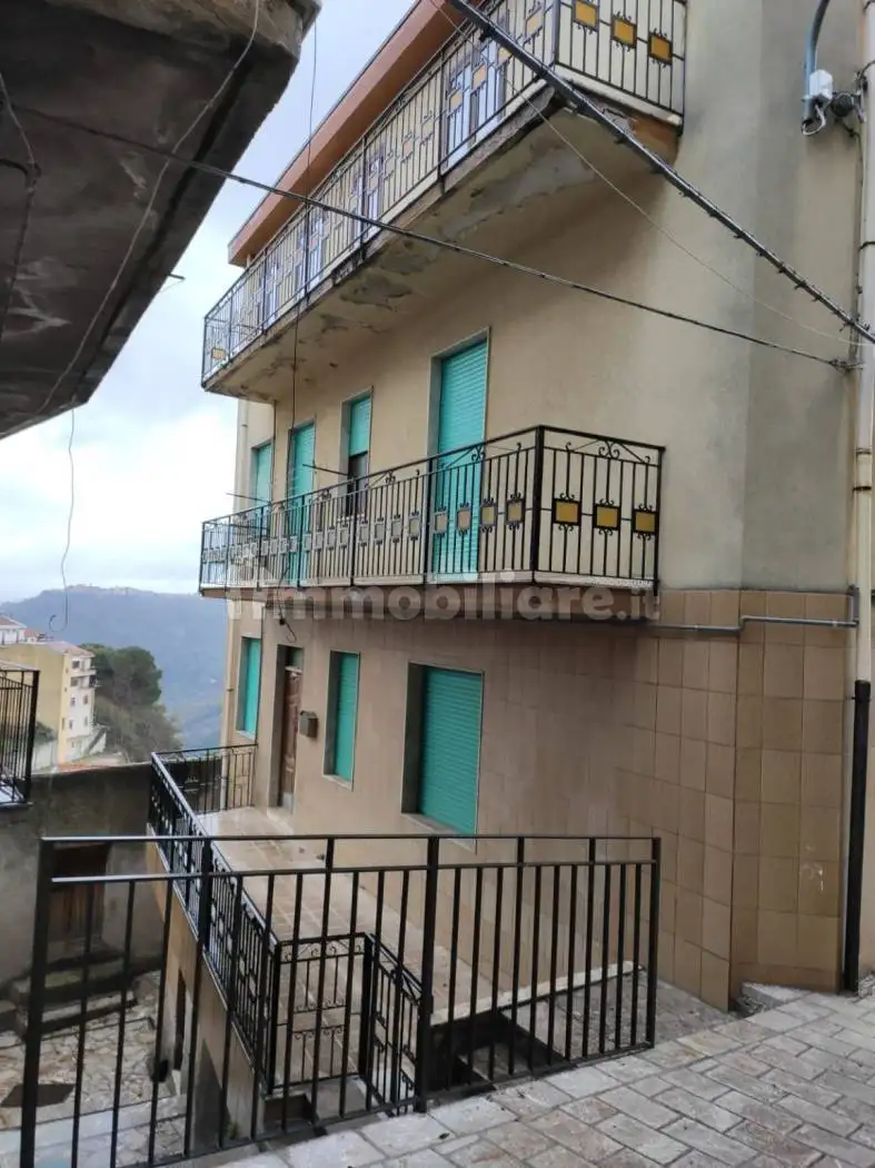 Villa in vendita a Frazzanò