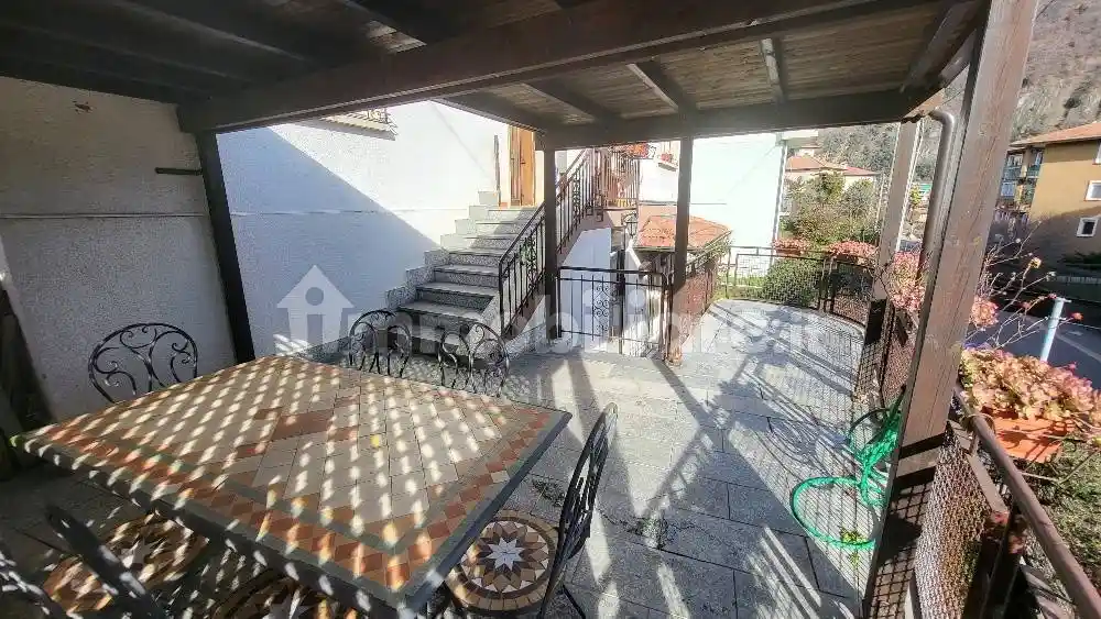 Villa in vendita a Laveno-Mombello