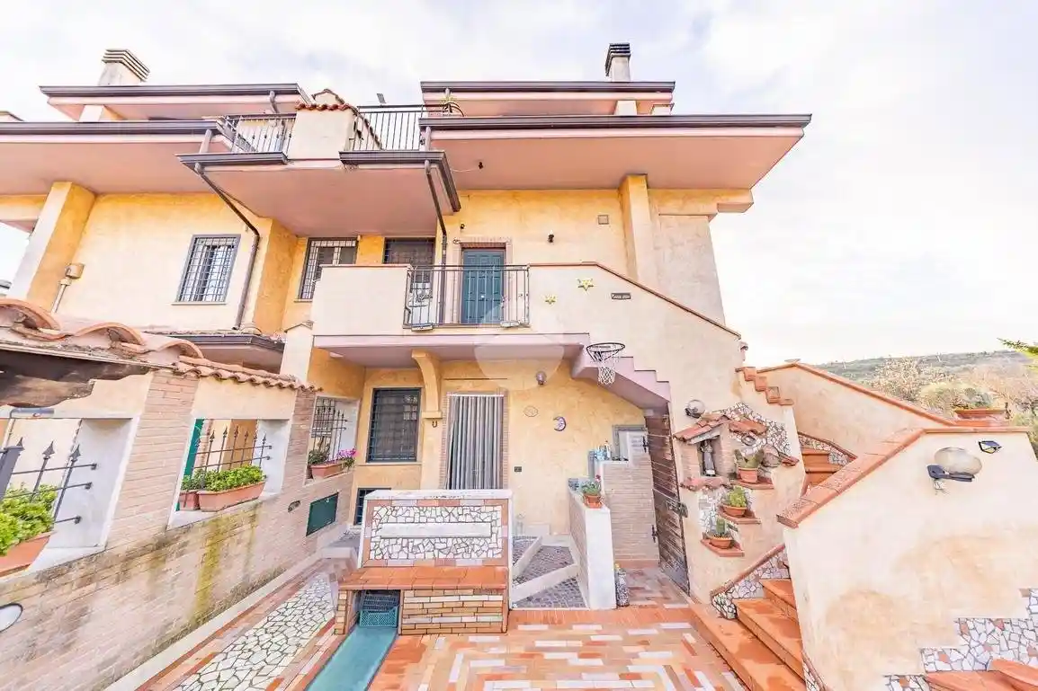 Villa bifamiliare via Domenico Cimarosa 14, Casacalda - Carcibove, Guidonia Montecelio - foto 2