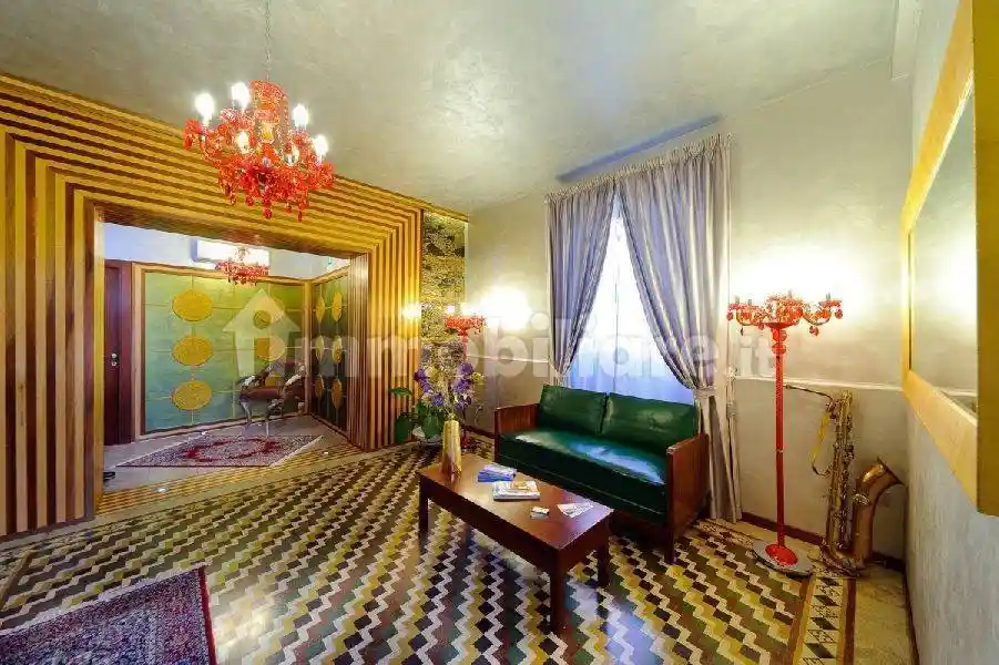 Palazzo - Edificio in Affitto - foto 2