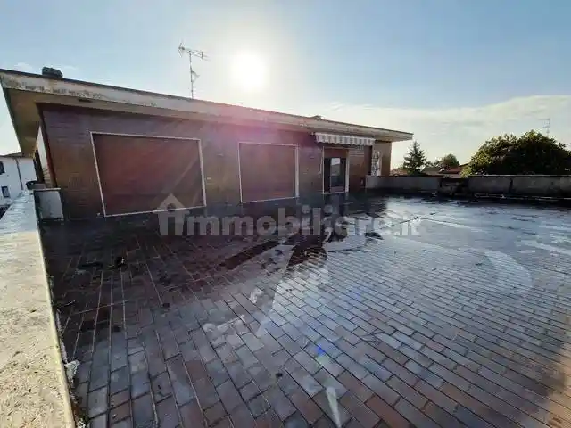 Villa in vendita a Cardano al Campo