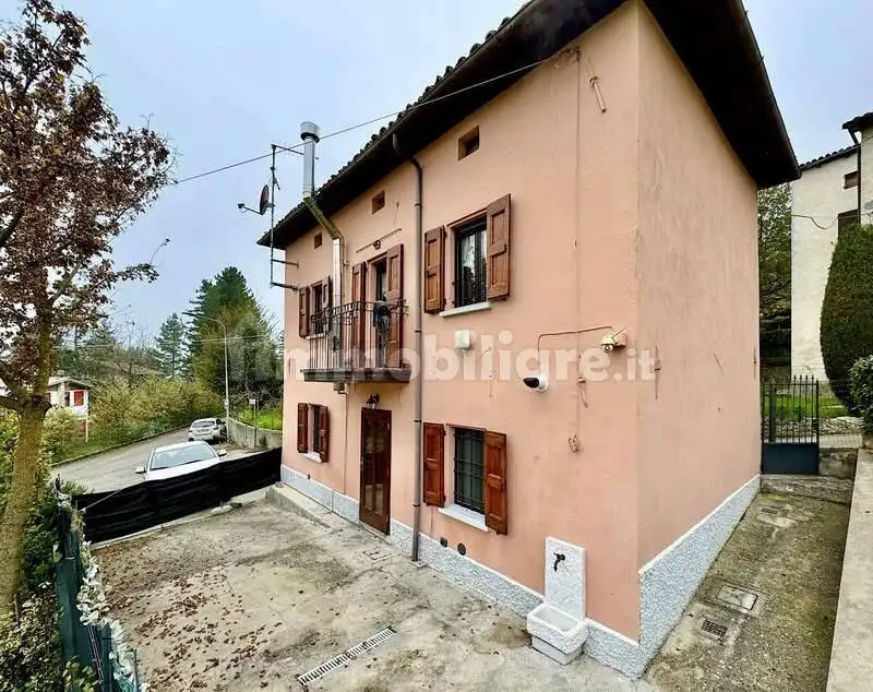 Casa indipendente in vendita a Castel d'Aiano