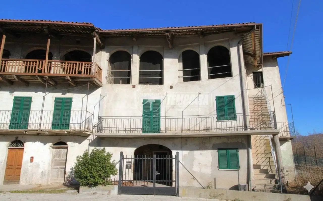 Villa in vendita a Lesegno