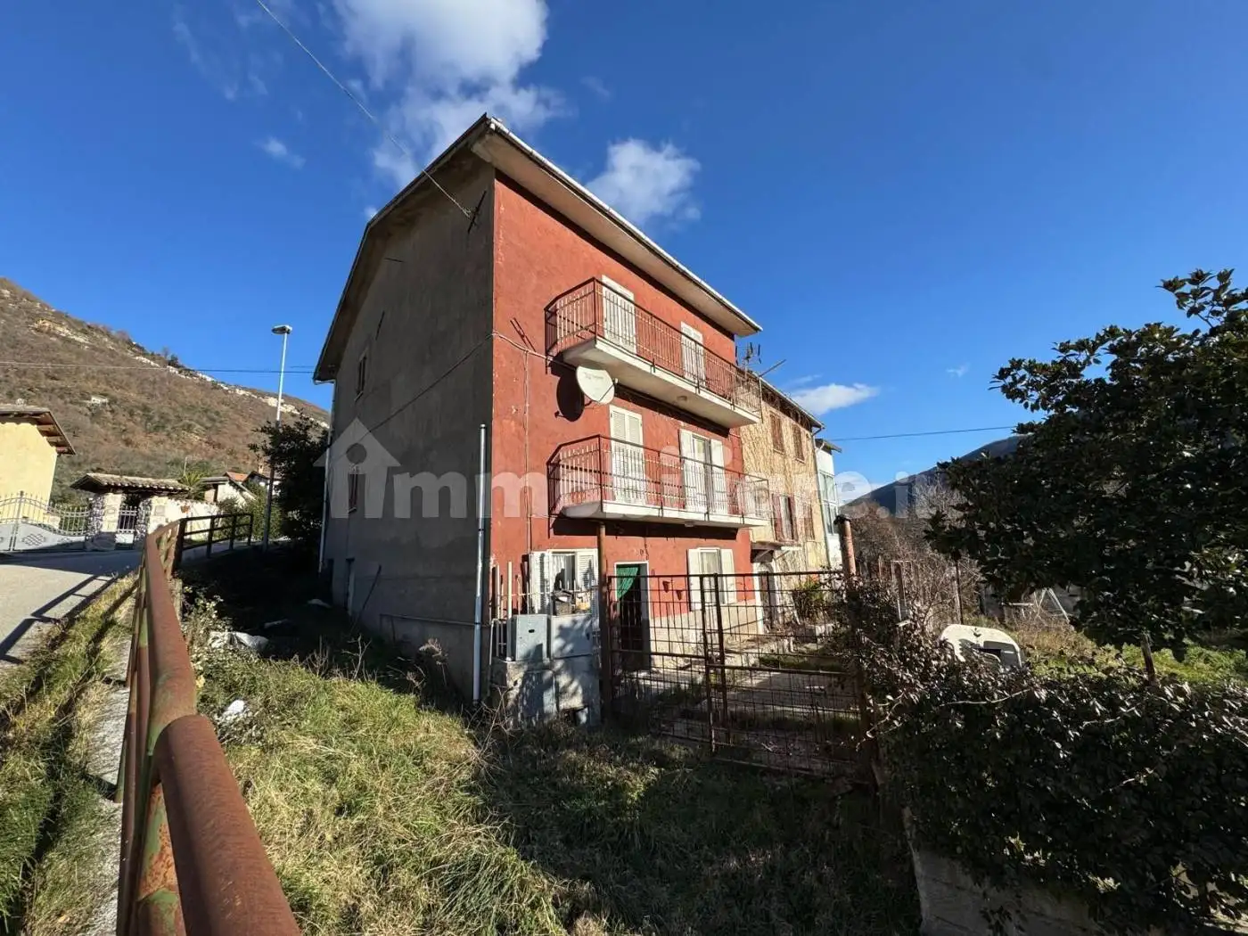 Casa indipendente in vendita a Castel Sant'Angelo