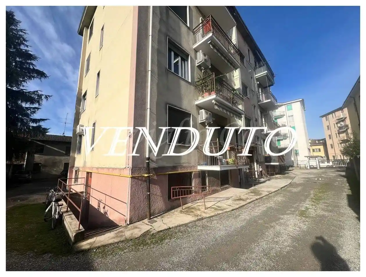 Appartamento in vendita a Pessano con Bornago