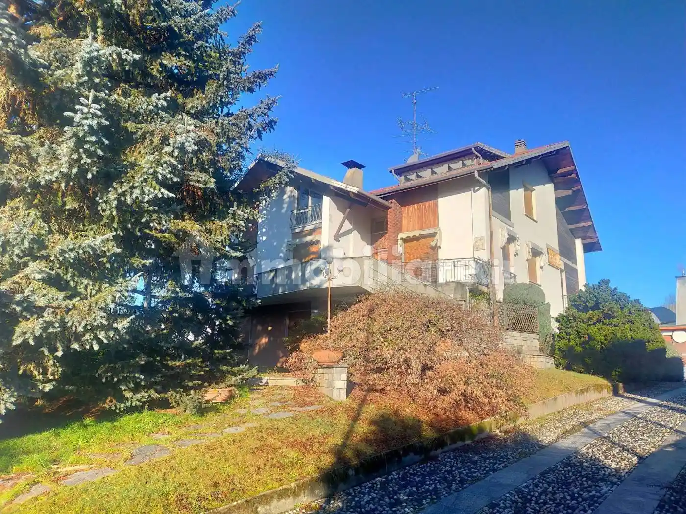 Villa in vendita a Gozzano