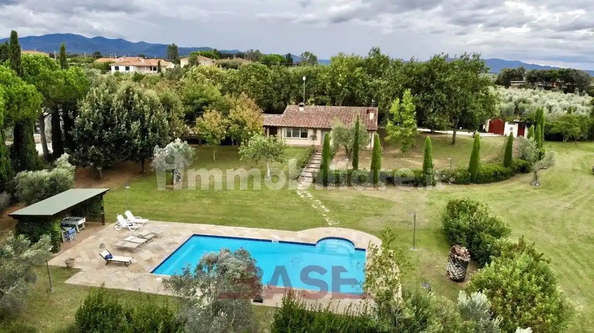 Villa in vendita a Cecina