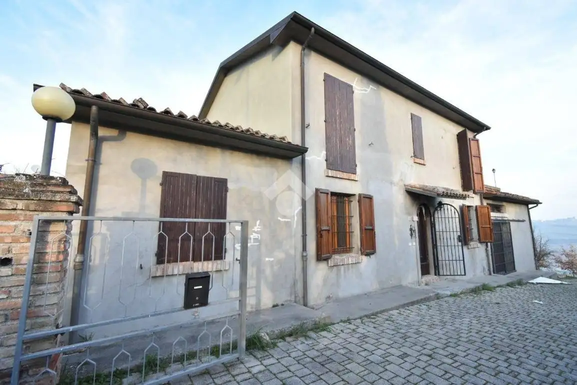 Casa indipendente in vendita a Borghi