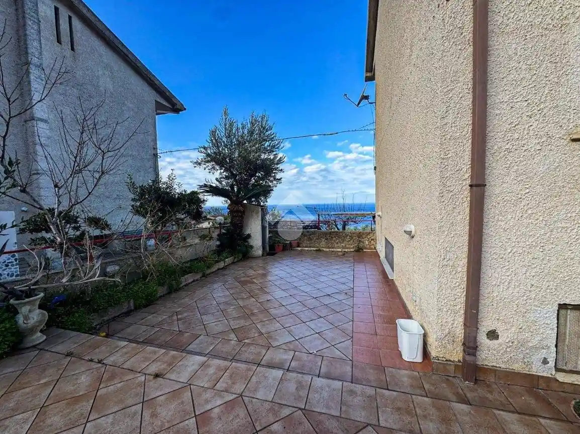 Trilocale via della Collina, Falconara Albanese - foto 2